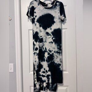 Super comfy Black and White Tie-Dye Maxi Dress